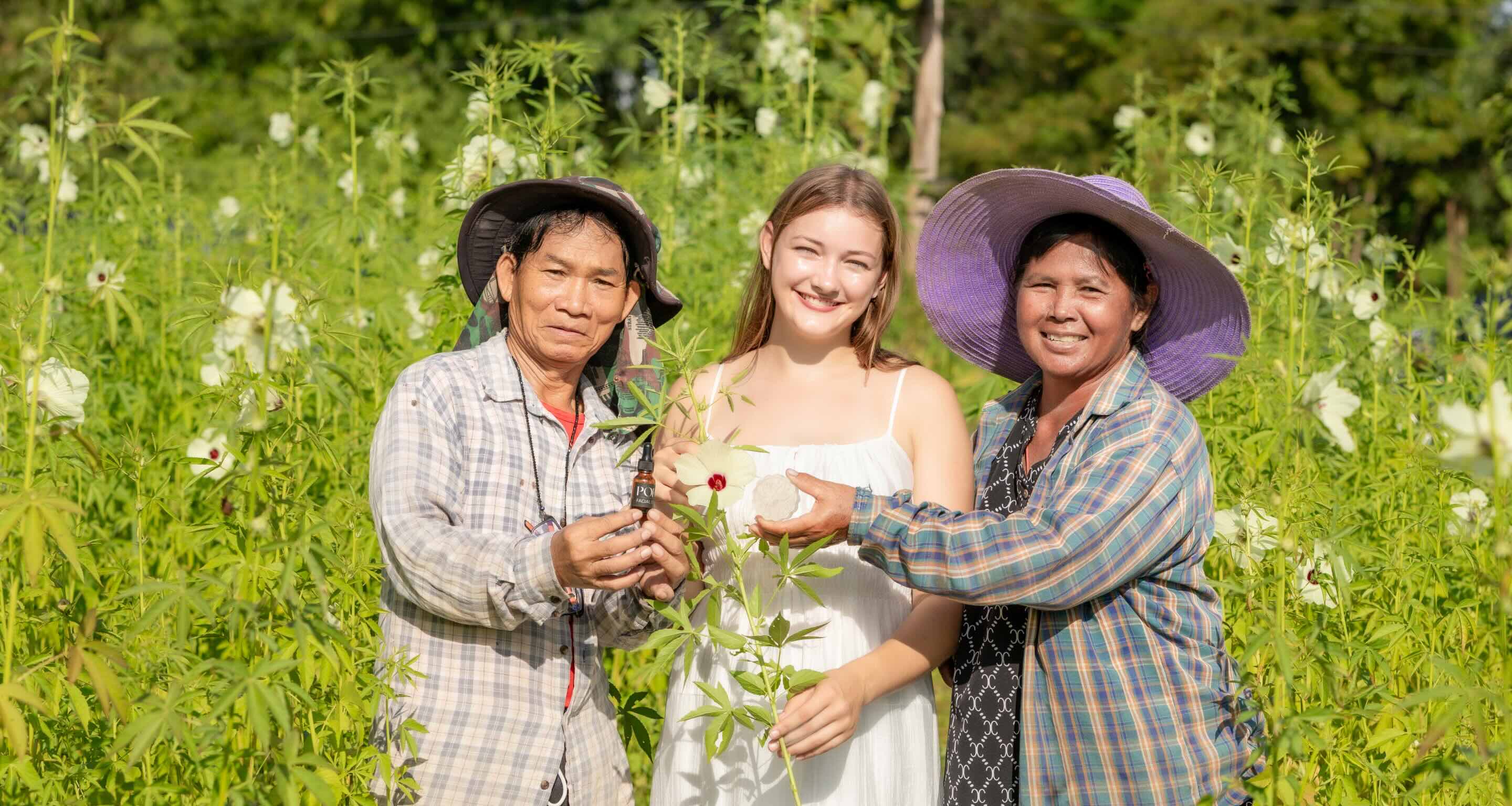Hi Bee Kiss community with Thai farmers